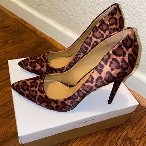 Jessica Simpson leopard satin pump